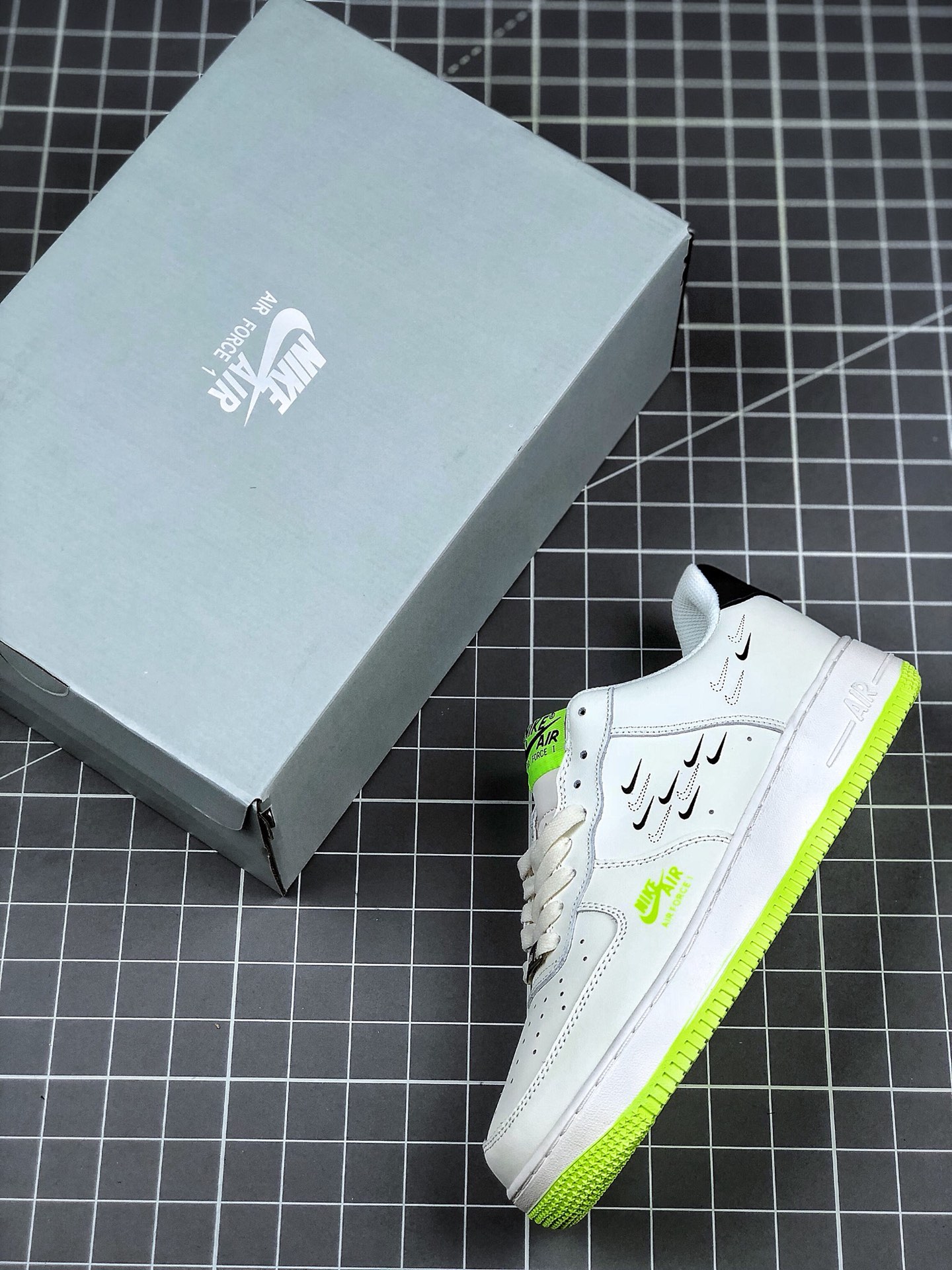 150 Nike Air Force 1 Low 耐克 空军一号 低帮 皮面 舒适脚感 时尚休闲缓震板鞋 货号：AO9296