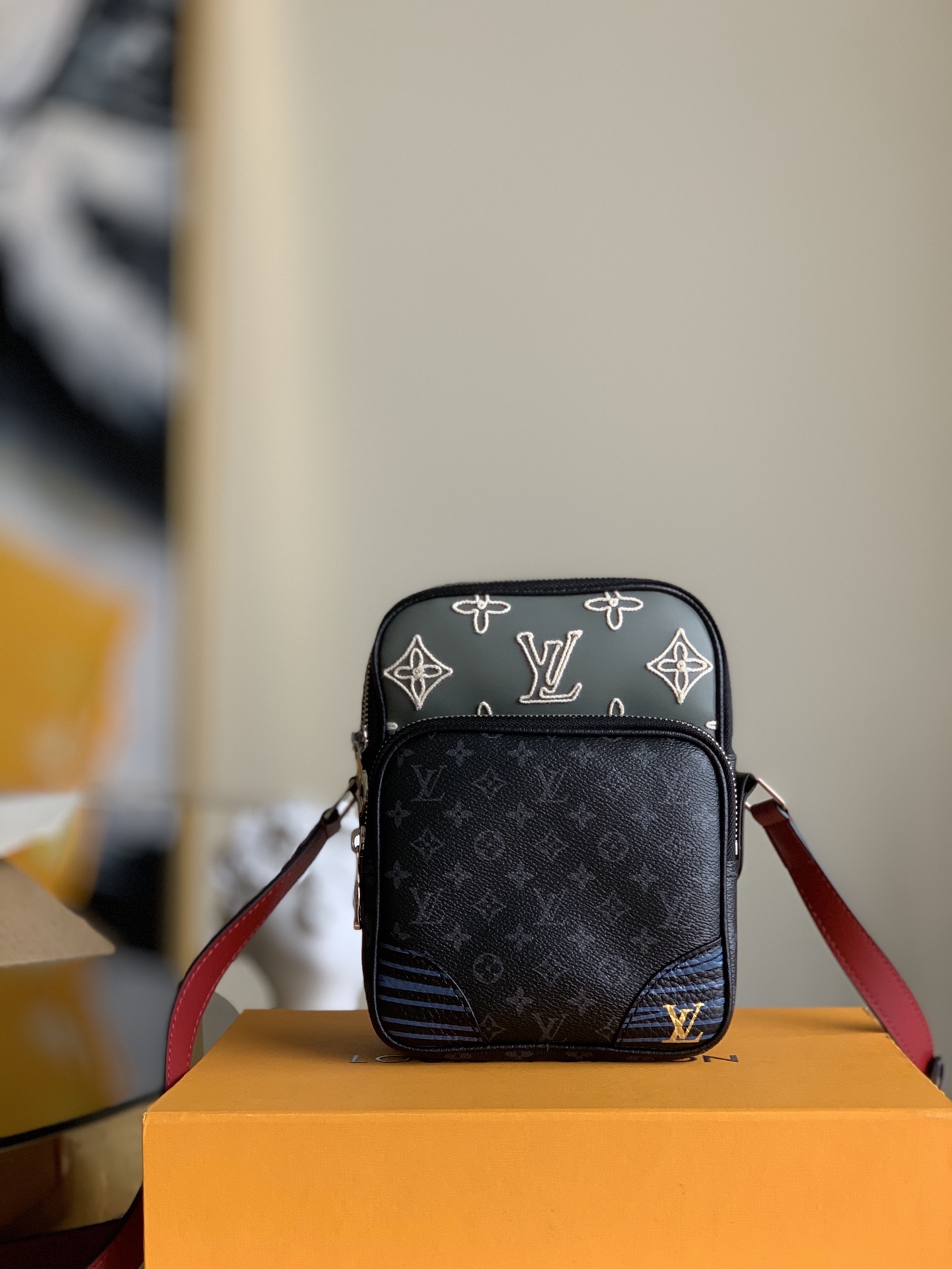 NO:395829,【Exclusive real photo M68686 with super high-quality packaging】Camera crossbody bag AMAZONE SLINGBAG series, size 20.0 x 15.0 x 10.0 cm.,LV【Original leather】,louis vuitton,satchels,crossbody bags19860909【独家实拍M68686配超精品包装】相机斜挎包 AMAZONE SLINGBAG系列,尺寸20.0 x 15.0 x 10.0 cm .,LV【原厂皮】,louis vuitton,satchels,crossbody bags,Bag