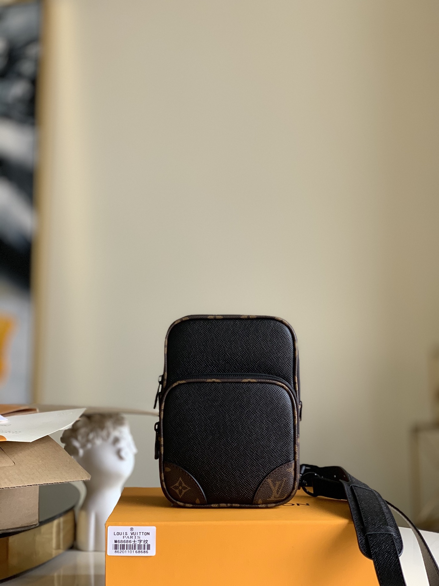 NO:396067,【Exclusive real photo M68686 cross pattern cowhide leather with super high quality packaging】Camera crossbody bag AMAZONE SLINGBAG series, size 20.0 x 15.0 x 10.0 cm .680, LV【original leather】,louis vuitton,satchels,crossbody bags,cowhide19860909【独家实拍M68686十字纹牛皮配超精品包装】相机斜挎包 AMAZONE SLINGBAG系列,尺寸20.0 x 15.0 x 10.0 cm .680,LV【原厂皮】,louis vuitton,satchels,crossbody bags,cowhide,Bag