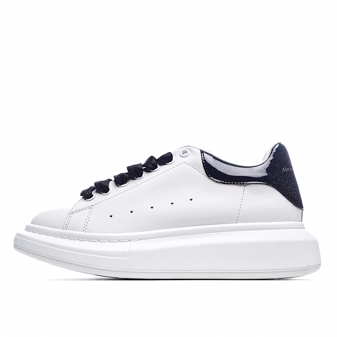 I0 官网同步最正确版本Alexander McQueen sole sneakers高奢品牌亚历山大· 麦昆 Alexander McQueen  黑闪光尾厚底休闲运动小白鞋纯手工猛帮工艺原装头层丝绸牛皮内外超软皮贴脚透气超软羊皮内里➕原版脚垫双层一次TPR精密模具大底