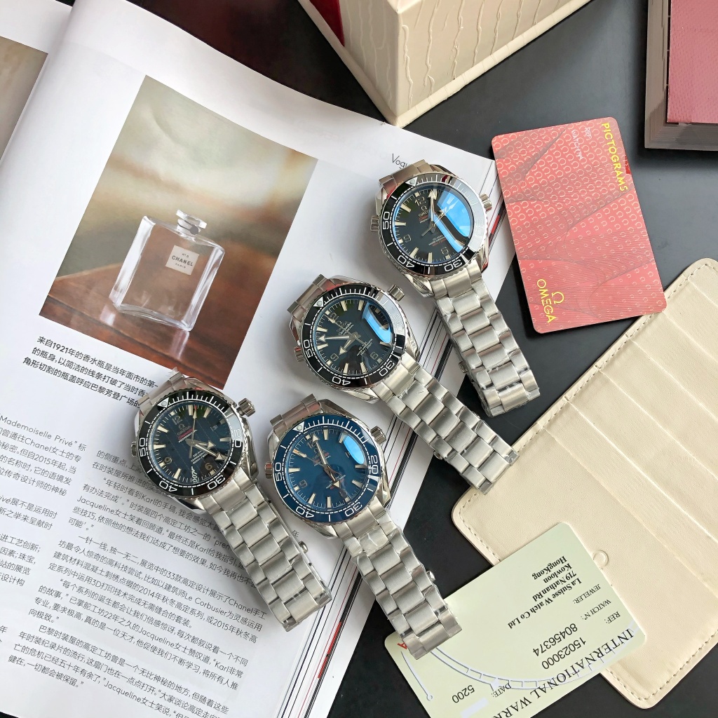 NO:393627,[Doverly handsome man’s wrist weapon] GD, the newly upgraded Oumiga Haima Series Mi Diving Watch rubber strap model is available in full color, ceramic ring mouth is unique in the entire network, internal repair Citizen movement, external repair details are synchronized with original [movement] equipped with a new Japanese original Citizen automatic mechanical movement, original transparent bottom design, correct movement trolley, 0 rework, accurate time, practical and strong [case] adopts 316L stainless steel case, exclusive vacuum furnace inner gold electroplating, equipped with the same level of the only ceramic original one-way rotating chronograph ring [branch] GD produced by Haima Series Mi Diving Watch official synchronized rubber strap or 316 stainless steel five-bead bracelet is optional, steel chain is matched with the same level of the only original push-pull adjustable buckle, please confirm the exclusive quality of GD,19860909【霸气型男 腕间利器】GD出品,全新升级鸥米茄海马系列米潜水腕表橡胶表带款全色到货,陶瓷圈口全网独发,内修西铁城机芯,外修细节同步原装【机芯】搭载全新日本原装西铁城自动机械机芯,原装透底设计,修正机芯陀片,0返修,走时准,实用强【表壳】采用316L精钢表壳,全网独家真空炉内间金电镀,搭载同级唯一陶瓷原装单向旋转计时圈口【表链】GD出品海马系列米潜水腕表官方同步橡胶表带或316精钢五珠表链可选,钢链搭配同级唯一原装推拉式可调节表扣 请认准GD出品独家品质,,Watch