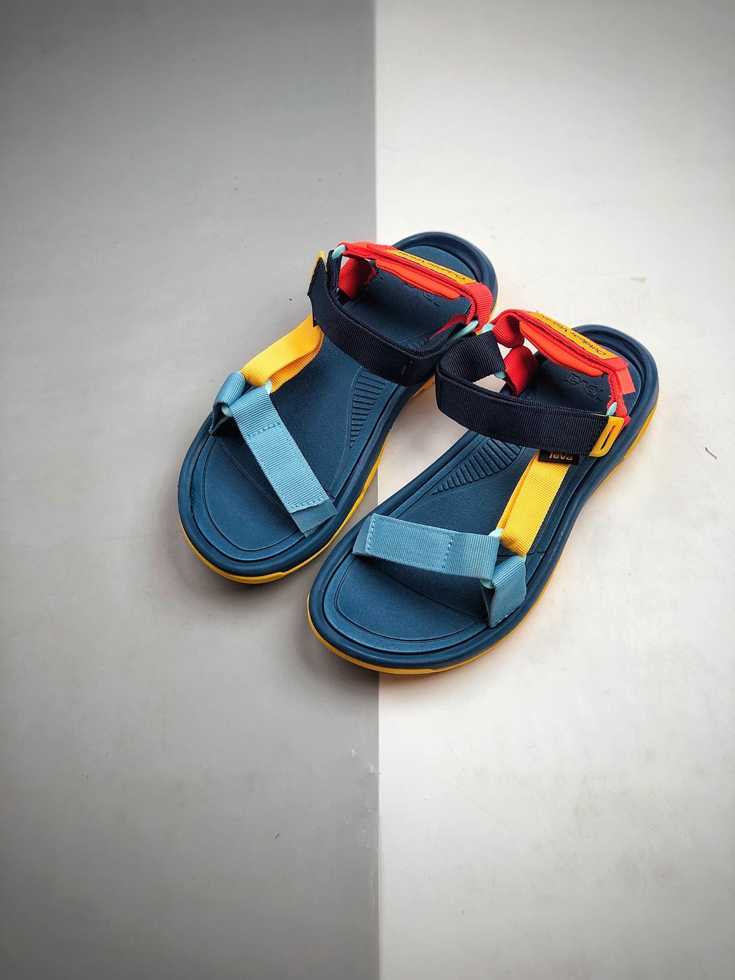 210 MADNESS x TEVA HURRICANE XLT2 二代 再度携手 余文乐联名夏季户外沙滩百搭凉鞋
