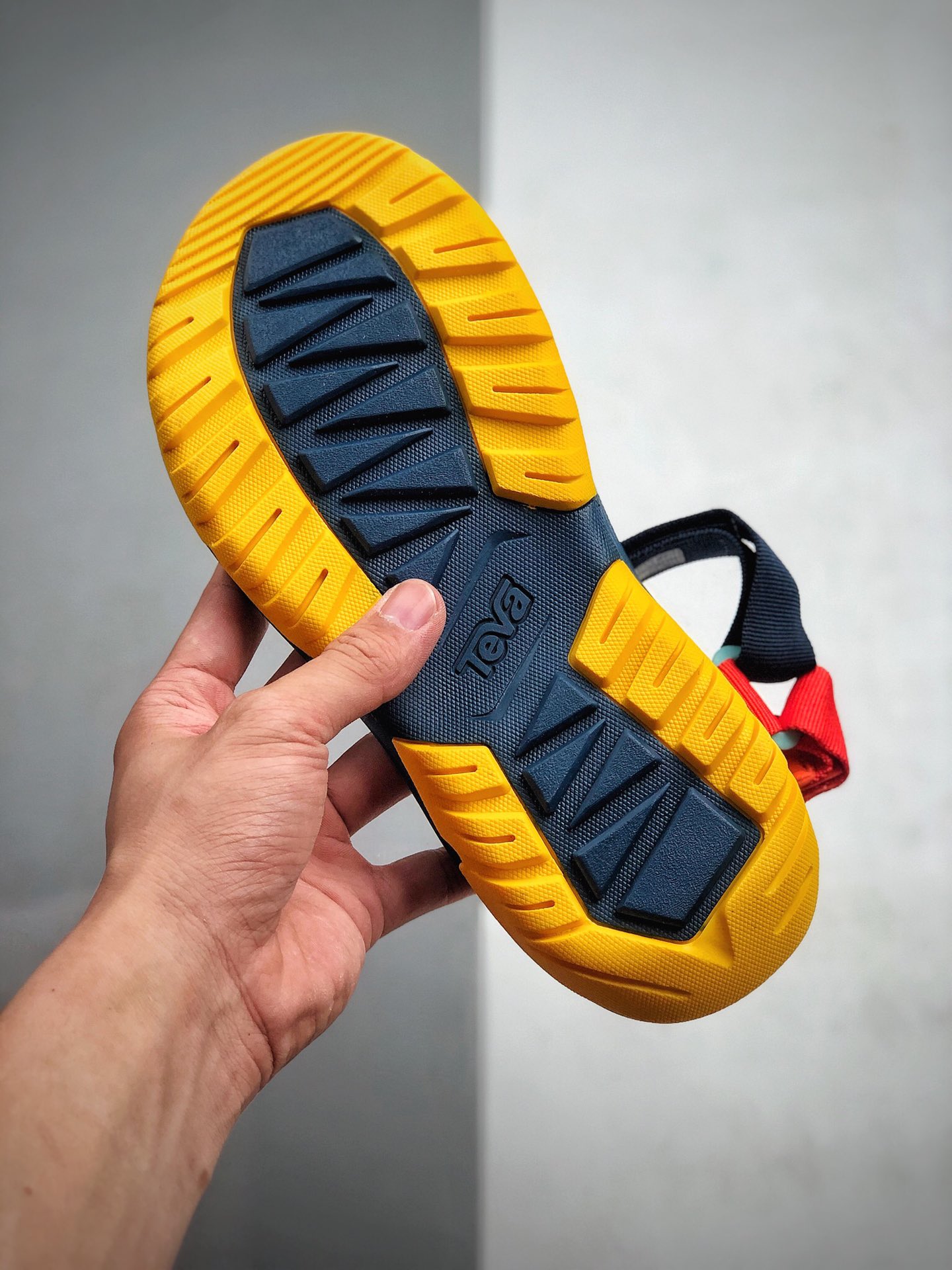 210 MADNESS x TEVA HURRICANE XLT2 二代 再度携手 余文乐联名夏季户外沙滩百搭凉鞋