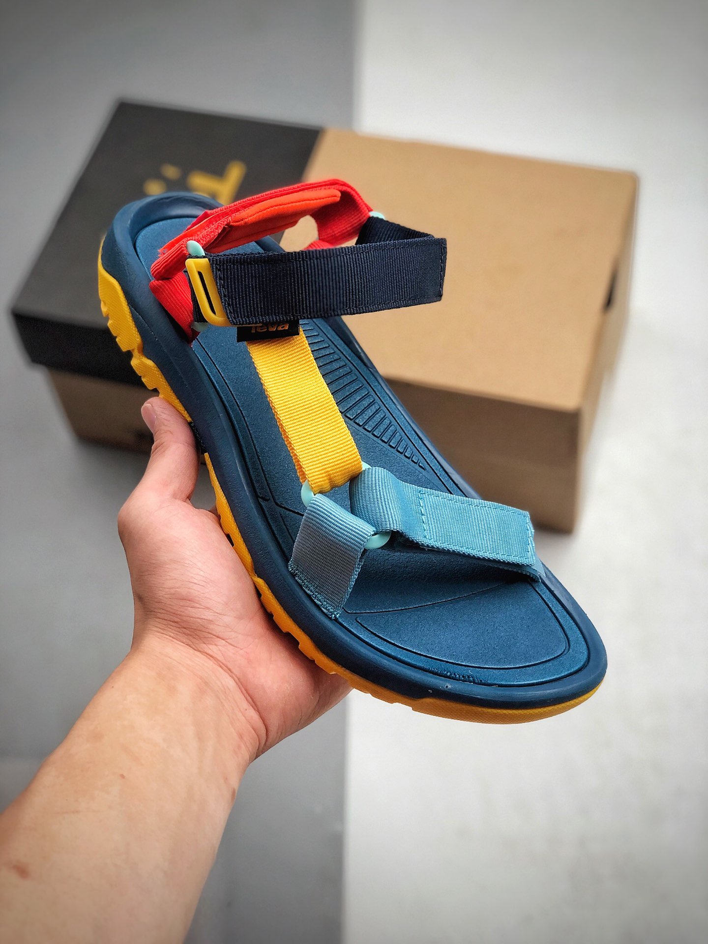 210 MADNESS x TEVA HURRICANE XLT2 二代 再度携手 余文乐联名夏季户外沙滩百搭凉鞋