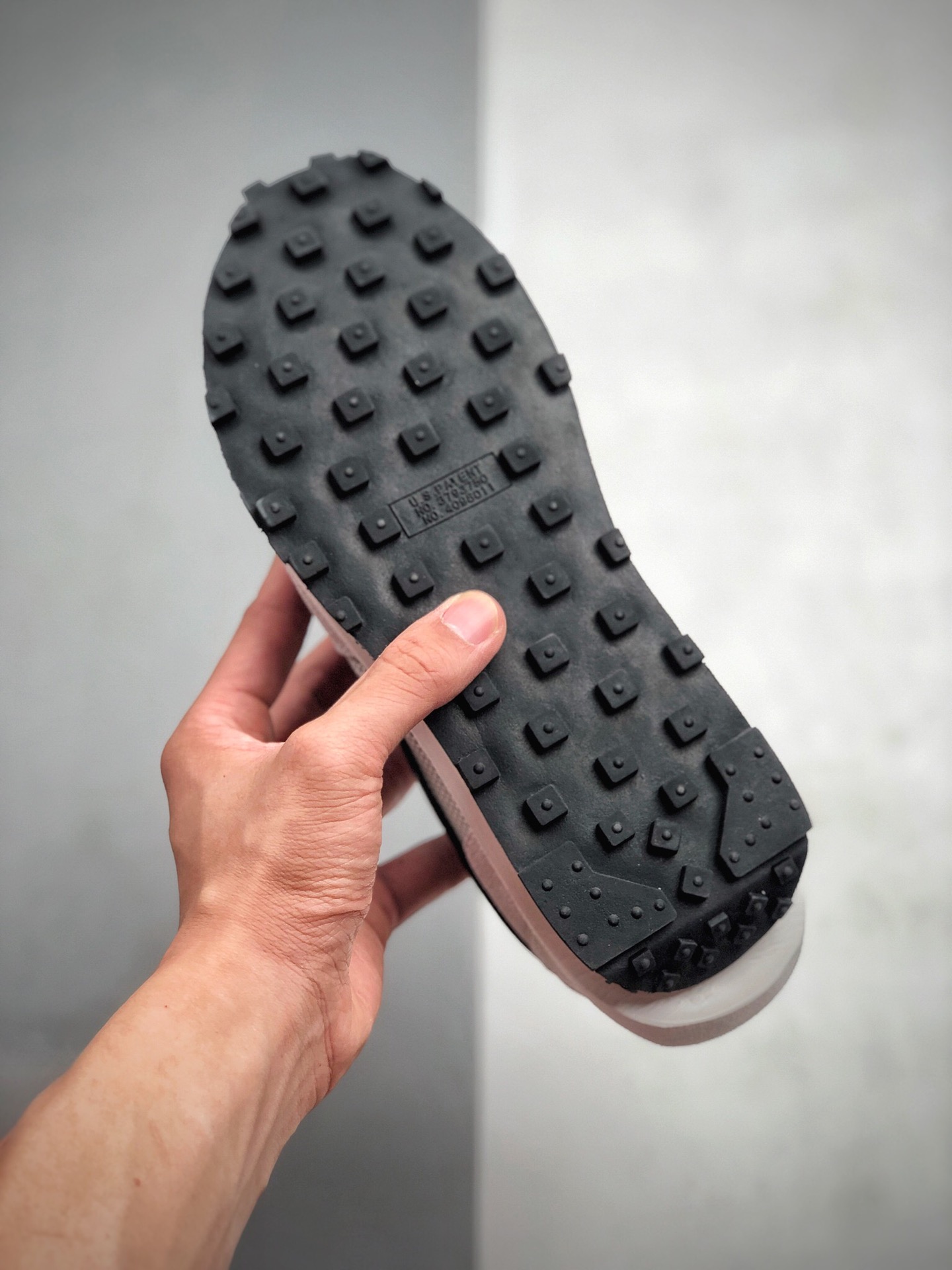 280 Sacai x Nike LVD Waffle Daybreak 联名解构走秀款高端跑鞋  Sacai x Dior重磅合作联名款 货号：CN8898-002