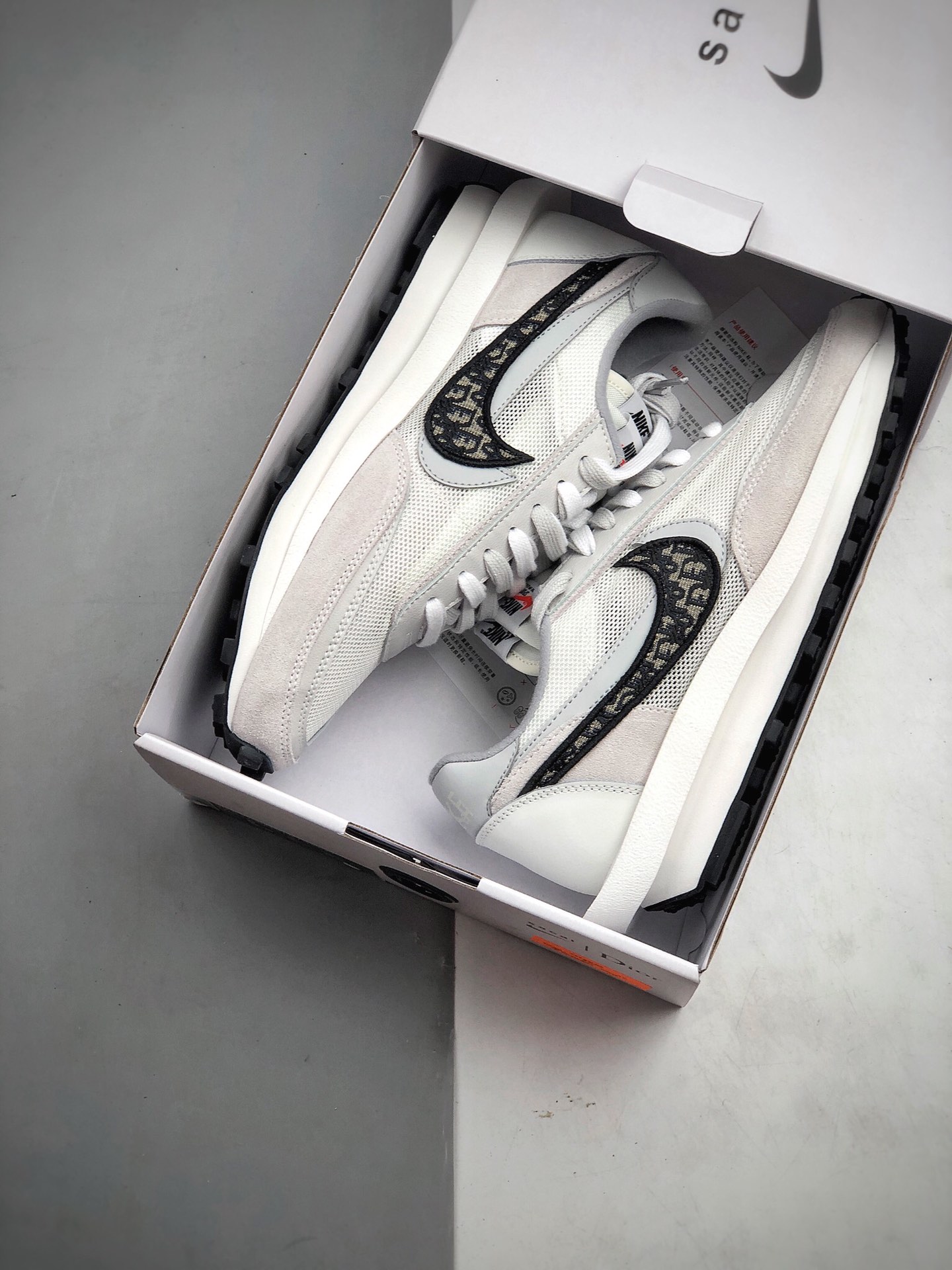 280 Sacai x Nike LVD Waffle Daybreak 联名解构走秀款高端跑鞋  Sacai x Dior重磅合作联名款 货号：CN8898-002