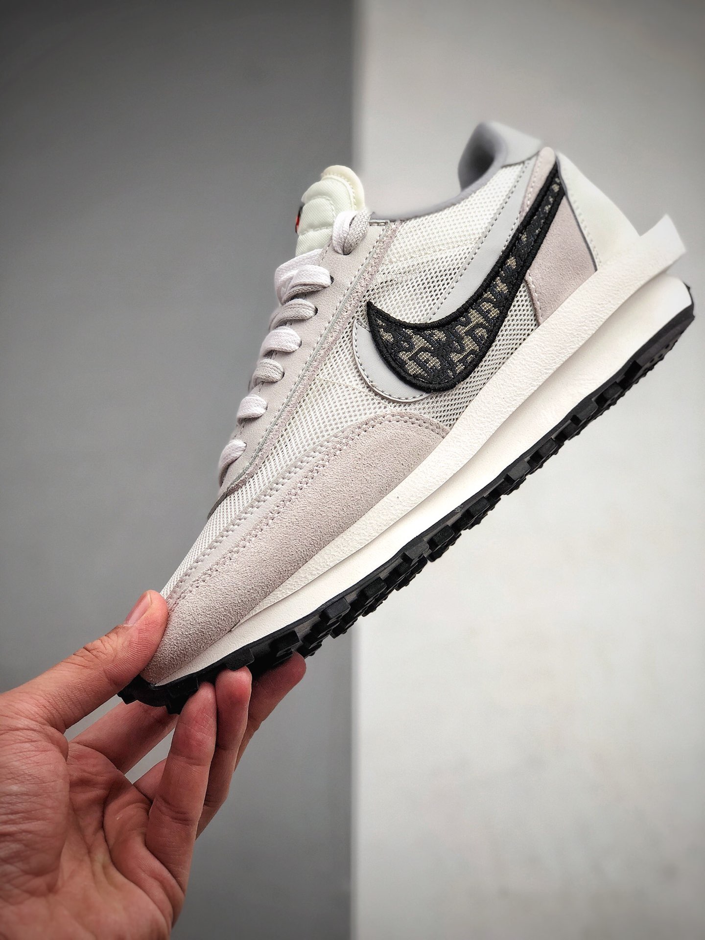 280 Sacai x Nike LVD Waffle Daybreak 联名解构走秀款高端跑鞋  Sacai x Dior重磅合作联名款 货号：CN8898-002