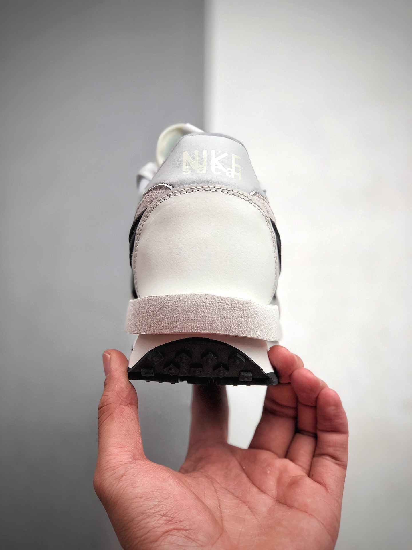 280 Sacai x Nike LVD Waffle Daybreak 联名解构走秀款高端跑鞋  Sacai x Dior重磅合作联名款 货号：CN8898-002