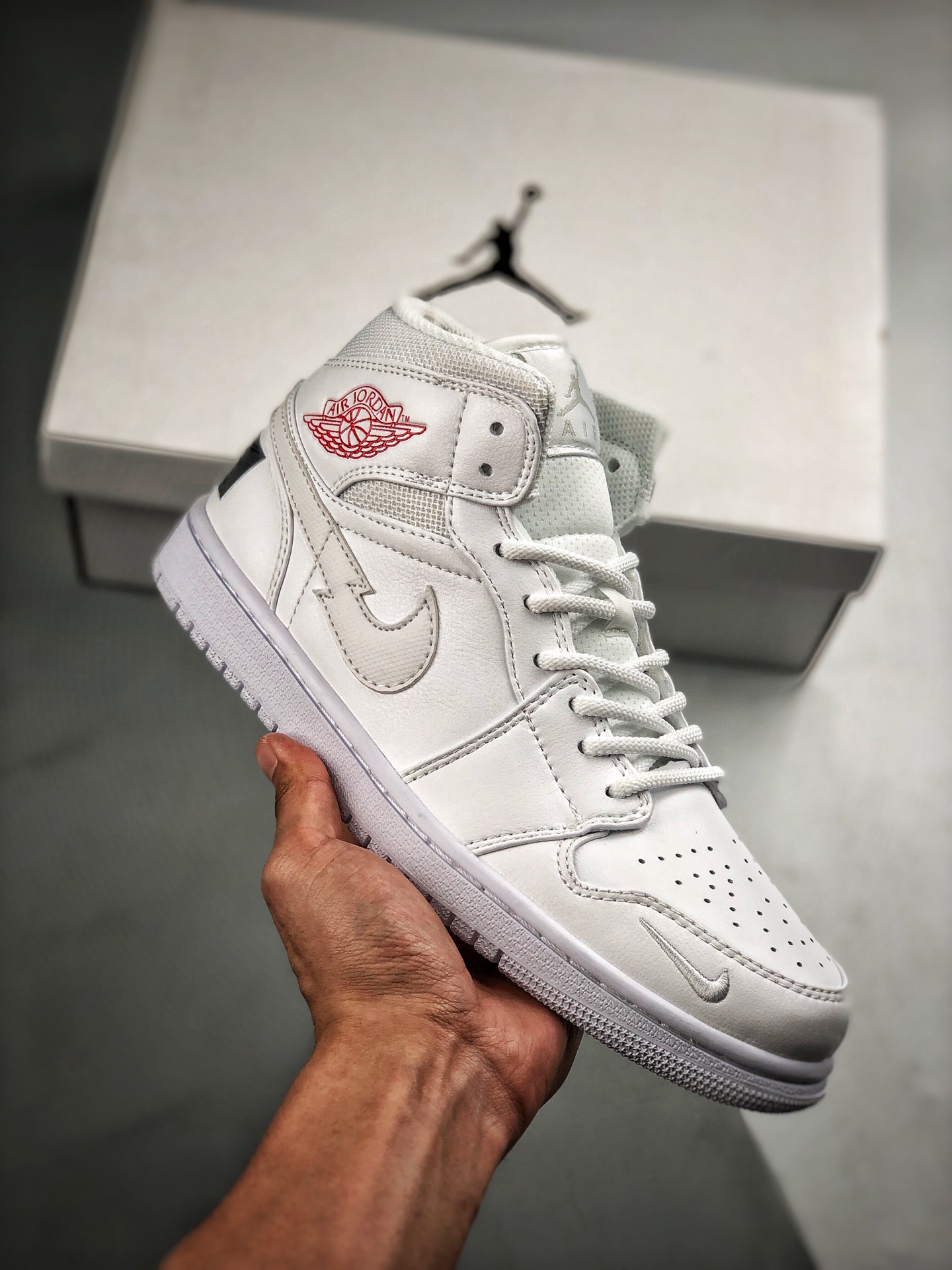 Soporte pago contra reembolso Air Jordan 1 Mid blanco plateado con gancho roto, pedido de cliente de comercio…