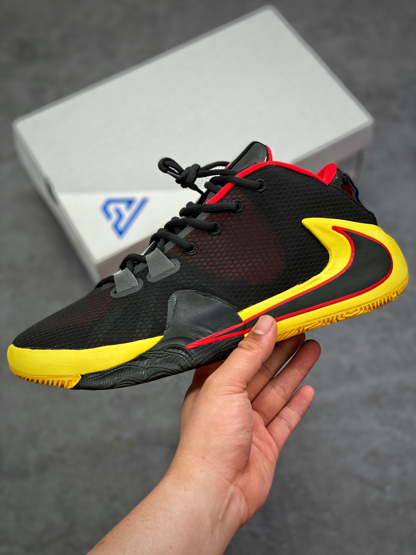 210 耐克 Nike Zoom Freak 1 一代字母哥签名双气垫低帮休闲运动篮球鞋货号：BQ5422-003