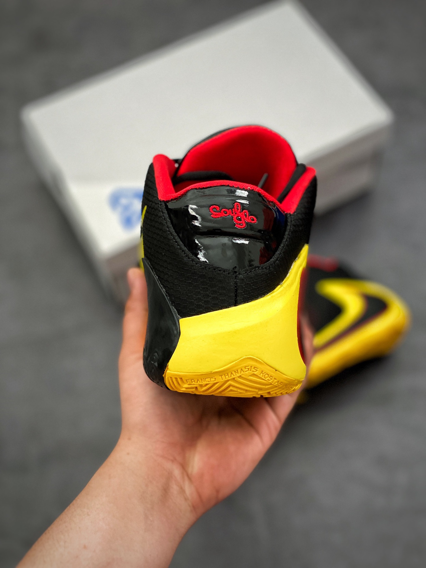 210 耐克 Nike Zoom Freak 1 一代字母哥签名双气垫低帮休闲运动篮球鞋货号：BQ5422-003