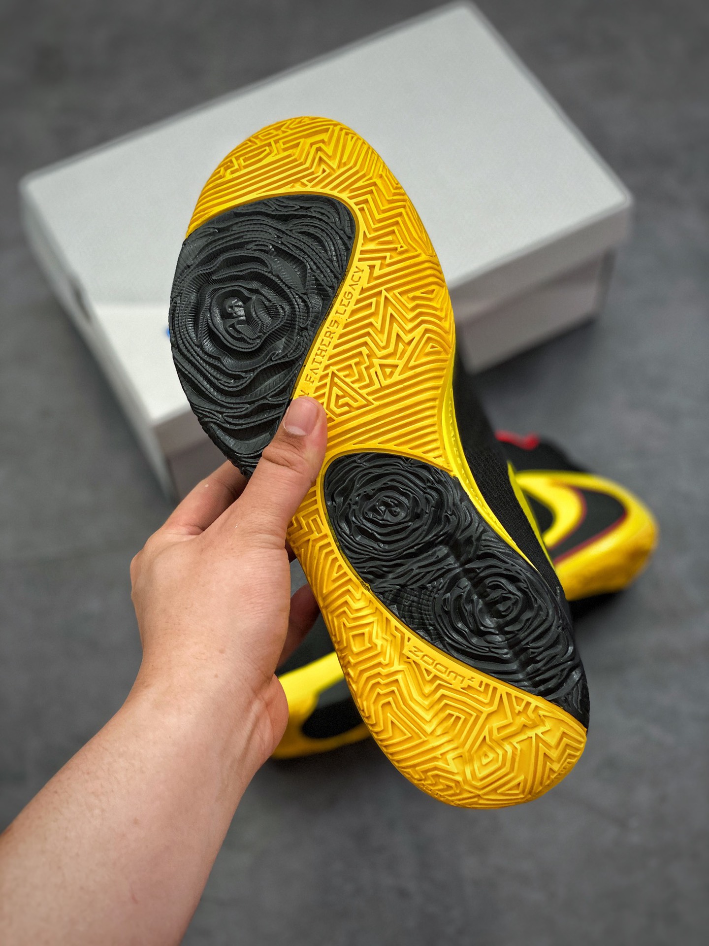 210 耐克 Nike Zoom Freak 1 一代字母哥签名双气垫低帮休闲运动篮球鞋货号：BQ5422-003