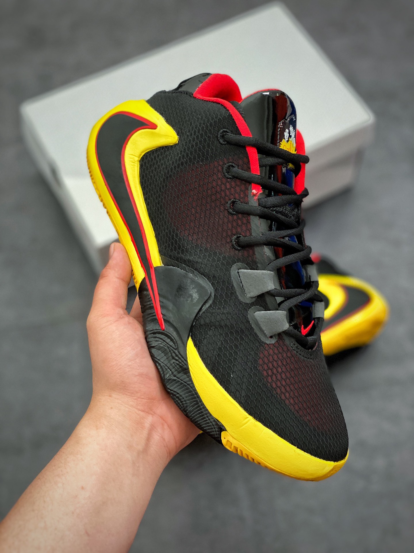 210 耐克 Nike Zoom Freak 1 一代字母哥签名双气垫低帮休闲运动篮球鞋货号：BQ5422-003