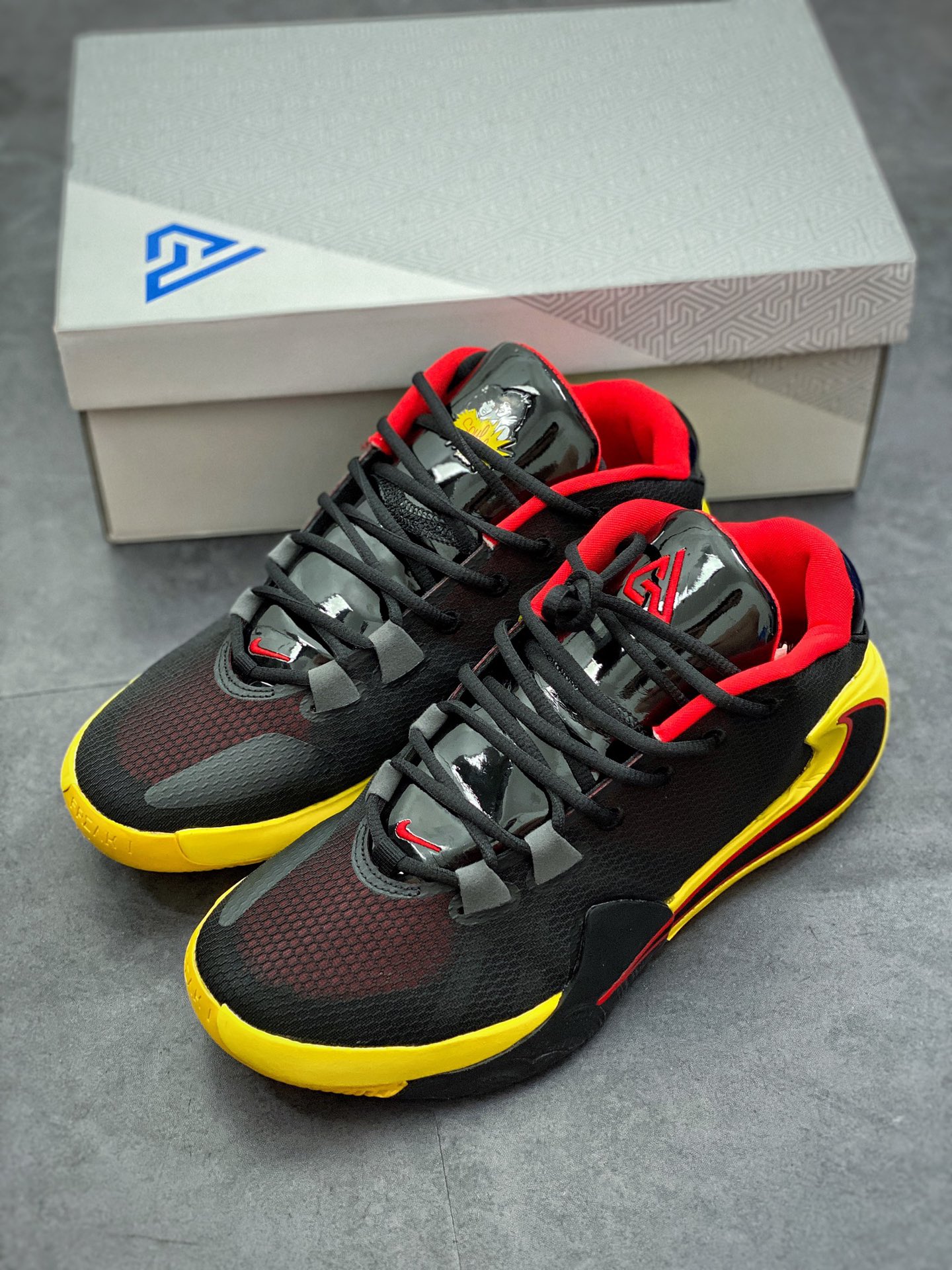 210 耐克 Nike Zoom Freak 1 一代字母哥签名双气垫低帮休闲运动篮球鞋货号：BQ5422-003