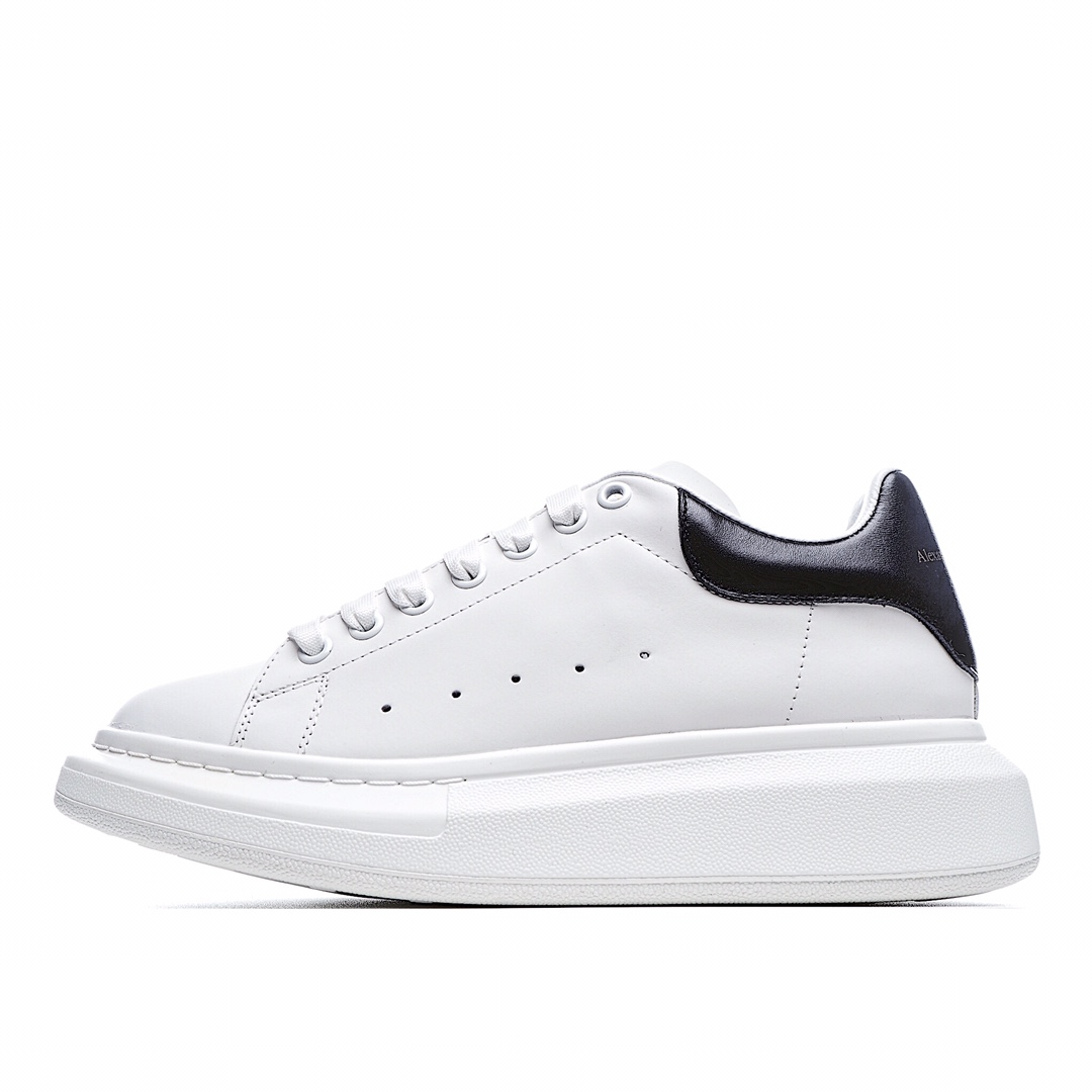 I0 官网同步最正确版本Alexander McQueen sole sneakers高奢品牌亚历山大· 麦昆 Alexander McQueen  黑皮尾厚底休闲运动小白鞋纯手工猛帮工艺原装头层丝绸牛皮内外超软皮贴脚透气超软羊皮内里➕原版脚垫双层一次TPR精密模具大底