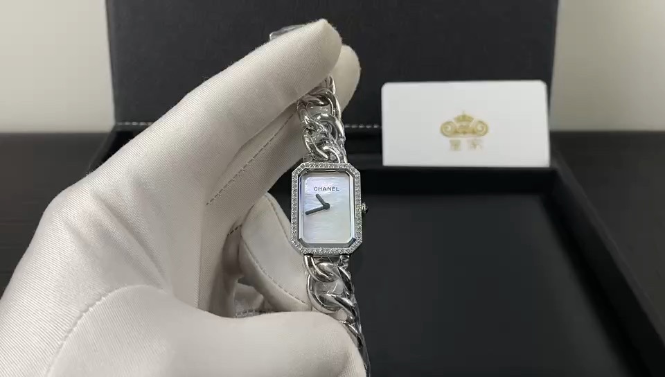 Chanel 皇家 香奈儿手链女表镶钻腕表视频欣赏