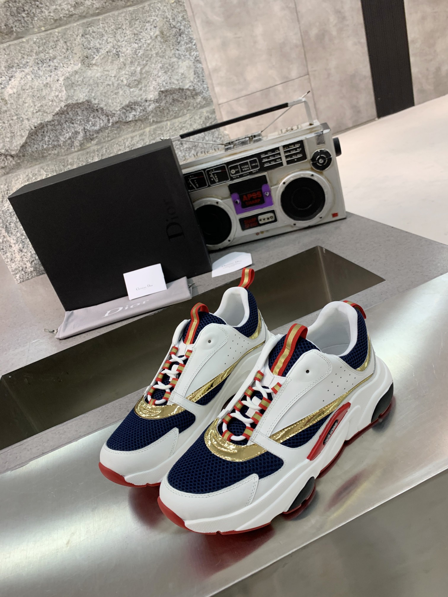 NO:440448,The top-level men's size version is so popular. Dior's dad shoes couples are on sale. I bought the version in the counter on the day of the show, and it was perfectly replicated. There is no pressure to enter and exit the counter. The original cowhide silk, foam vacuum sole, the whole pair of shoes is super light. The original single genuine quality is extremely high. The return rate of domestic and foreign internet celebrities have started to show off their shoes. The entire network is high-quality, super high-quality luxury shoe box. This shoe is on the feet and looks tall. The size is 35-45 (customized for 46/47), dad shoes, dior, dior, cowhide19860909男码顶级版本 吊炸天 Dior迪奥老爹鞋情侣款发售 走秀当天就在专柜买版,爆拆完美复刻,出入专柜毫无压力 专柜原版牛皮丝绸,发泡真空大底,整双鞋超轻 原单正品质量上脚回头率极高国内外网红各种开始秀鞋了 全网高品质,超高品质豪华鞋盒 此鞋上脚,立显高挑 码数35-45（46/47定做）,老爹鞋,dior,dior,cowhide,Women's Shoes