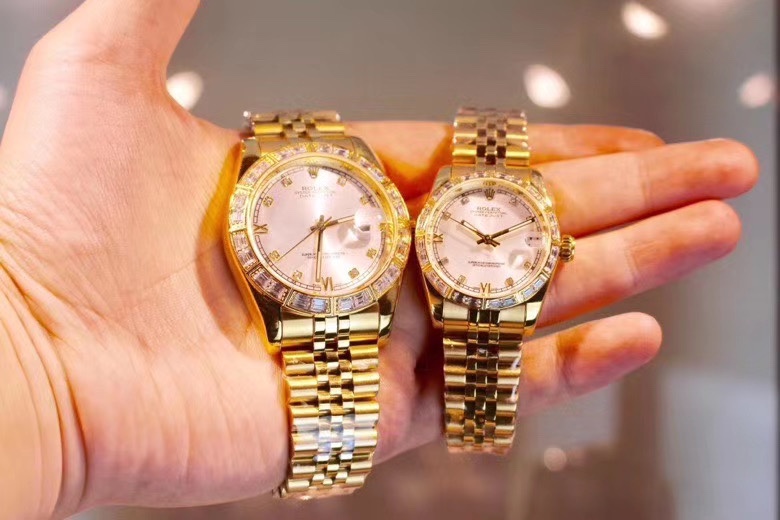 Rolex 新款劳家最新商务日志型情侣对表 一如既往的秉承着劳力士一贯的奢华与荣耀 全表采用316L精钢