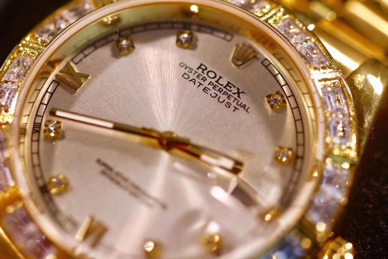 Rolex 新款劳家最新商务日志型情侣对表 一如既往的秉承着劳力士一贯的奢华与荣耀 全表采用316L精钢