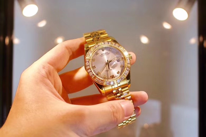 Rolex 新款劳家最新商务日志型情侣对表 一如既往的秉承着劳力士一贯的奢华与荣耀 全表采用316L精钢