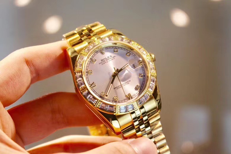 Rolex 新款劳家最新商务日志型情侣对表 一如既往的秉承着劳力士一贯的奢华与荣耀 全表采用316L精钢