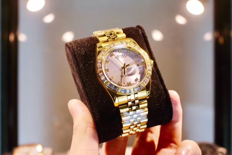 Rolex 新款劳家最新商务日志型情侣对表 一如既往的秉承着劳力士一贯的奢华与荣耀 全表采用316L精钢