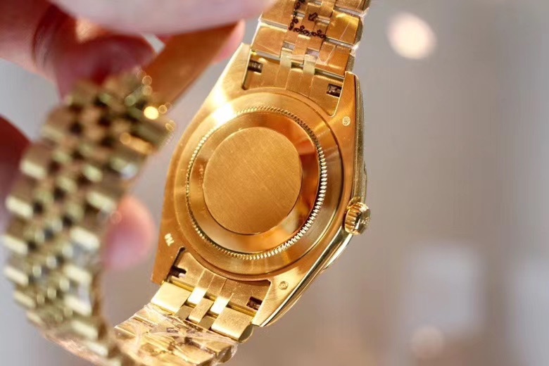 Rolex 新款劳家最新商务日志型情侣对表 一如既往的秉承着劳力士一贯的奢华与荣耀 全表采用316L精钢