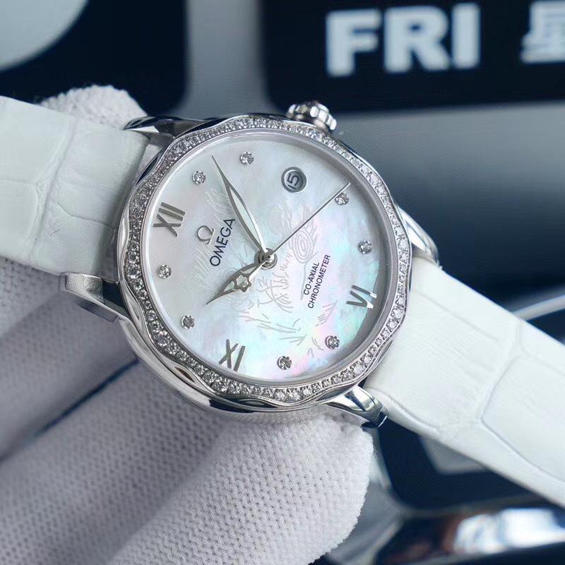 Unknown 2020火爆上市 新款欧家女款 厚度10mm 镜面采用蓝宝石 搭进西铁城8215进口机械机芯