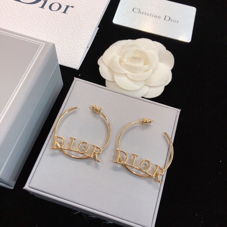 P95 💝💝💝 Factory direct sales💃Dio high quality is coming💗 Official website same model💃💃Purchase genuine version📢📢😋 Finally made it exactly the same as ZP✨Every detail is comparable to the authentic counter 💗 Earrings 038070