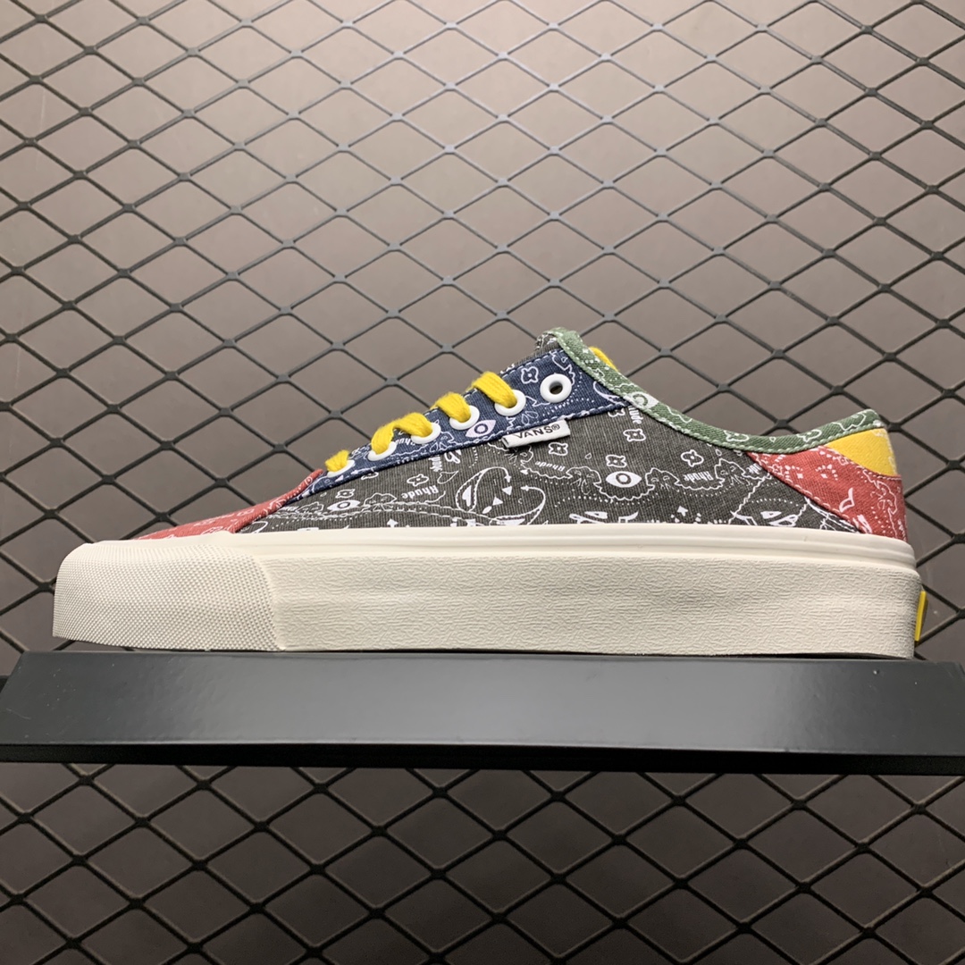 170 Vans 万斯 x Rhude 联名合作推出Paisüxitley 腰果花图案 低帮硫化休闲板鞋