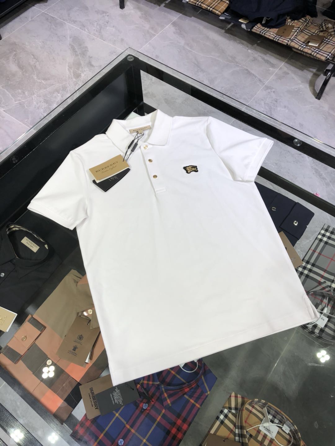 NO:137706,Men's classic short-sleeved lapel t, pearl mesh cotton fabric, comfortable and breathable, patch metal war horse polo shirt, item number 6002#10*85220, T-shirt, alexander wang19860909男款经典短袖翻领t,珠地网棉面料,舒适透气,贴布金属战马polo衫,货号6002#10*85220,,T-shirt,alexander wang,Men's clothing