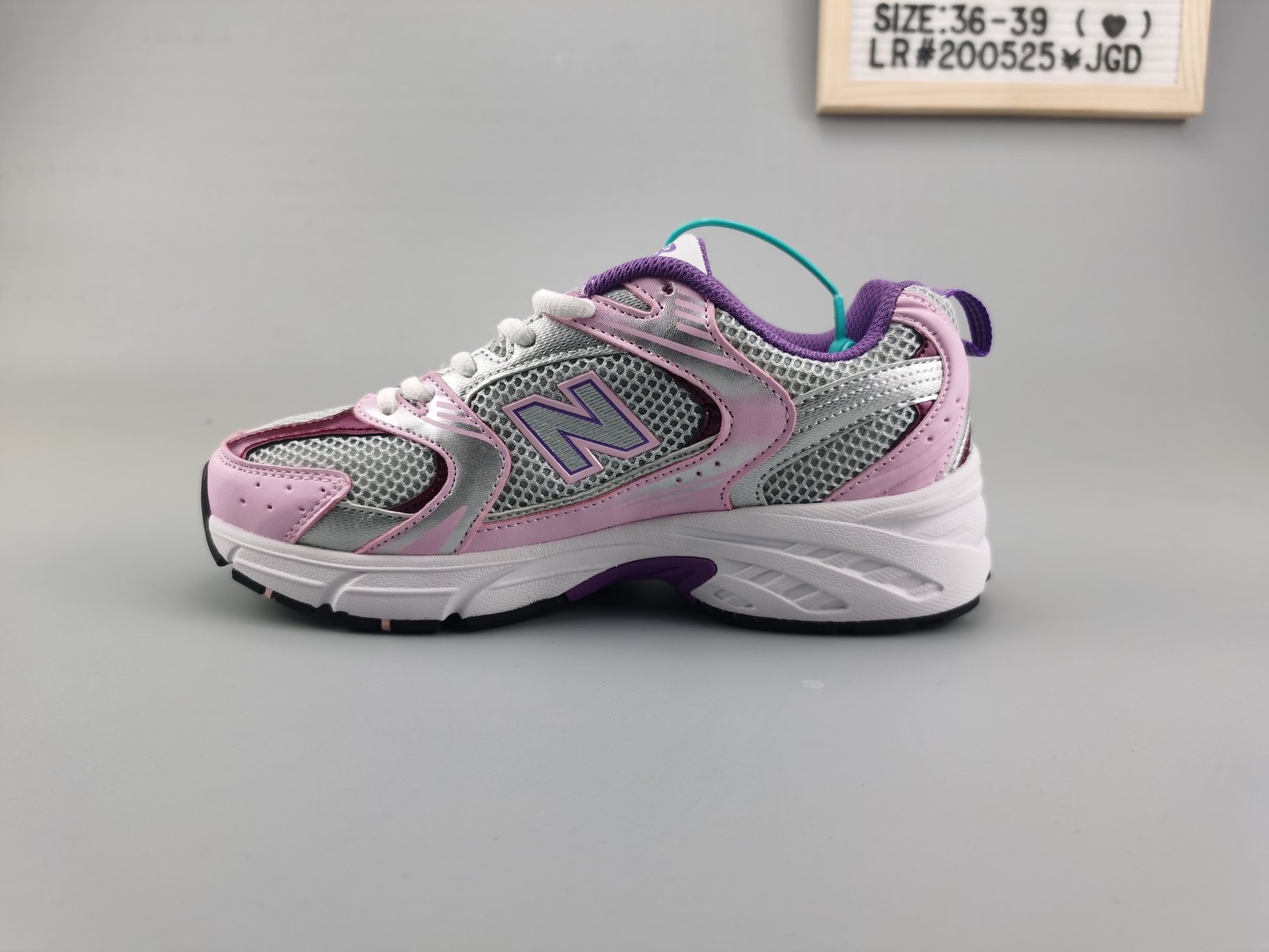 ♨️价格：140
♨️码数：👉 如图所示👈 
♨️编码：LR#200525¥JGD
♨️简介：采优用‬质纤维革+透气网布眼‬材质材质#独立3层组合底大‬私模#搭载ABZORB缓中震‬底❗韩流火爆‬款式#2020新款NB新百伦New Balance MR530系列古复‬老爹风网布跑步休运闲‬动鞋