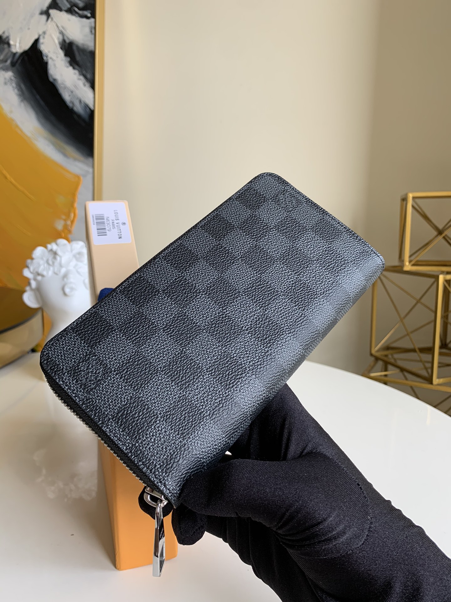 NO:395841,[Exclusive real shot N63079] The latest coded FL2220 is not only for chips, but also pursues high quality. Classic pellet black material. Single pull 19cm. 280, LV [original leather], louis vuitton19860909【独家实拍N63079】最新编码FL2220不止于芯片 更追求高品质 经典颗粒黑格料 单拉 19cm .280,LV【原厂皮】,louis vuitton,Bag