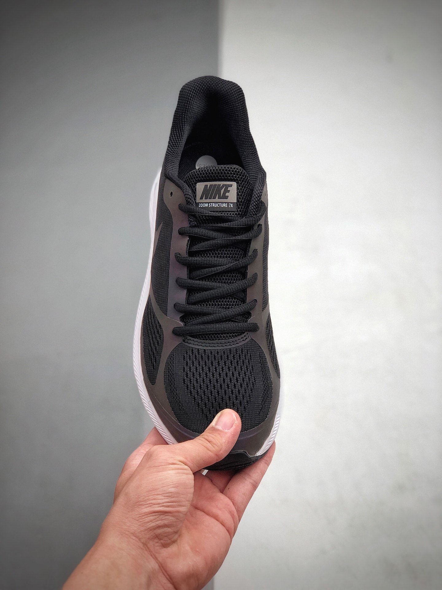 150 Nike Zoom WINFLO 7 代 登月轻质透气休闲运动跑步鞋