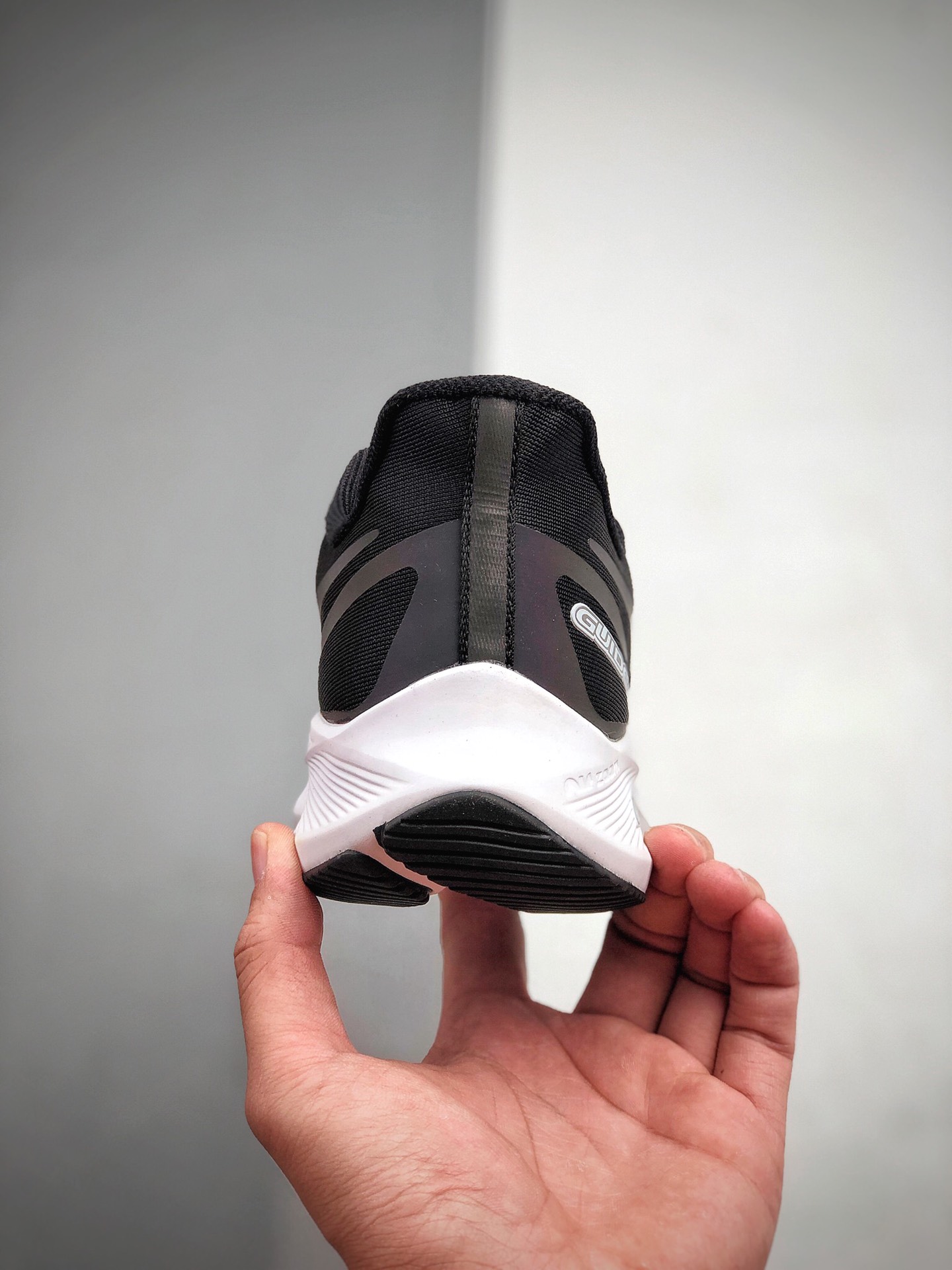 150 Nike Zoom WINFLO 7 代 登月轻质透气休闲运动跑步鞋