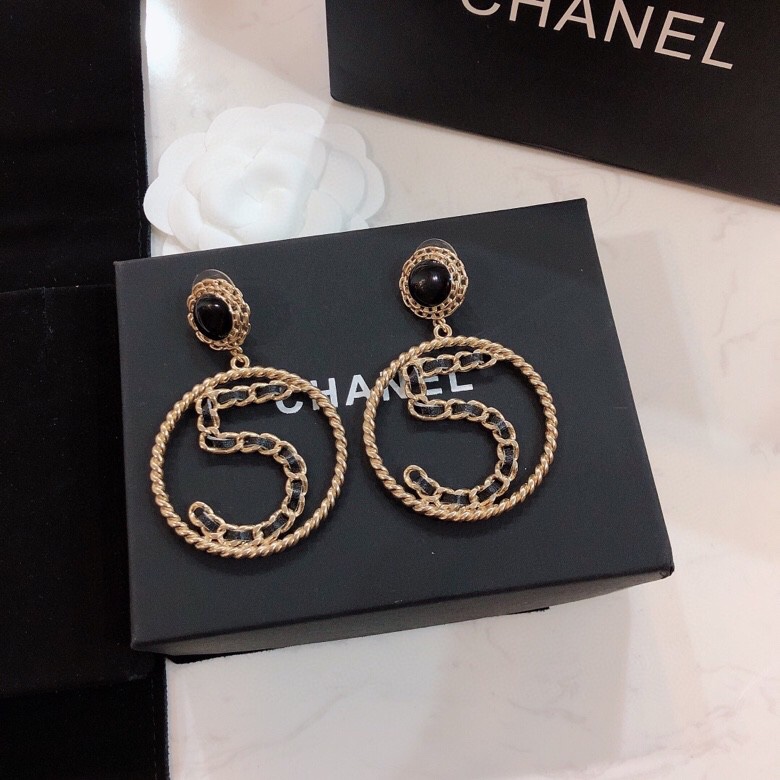 💝💝💝代购级别CHANEL 小香 5字 耳钉 香奈儿早秋款耳钉 银针，正品热卖爆款  如图代购级别 秒杀