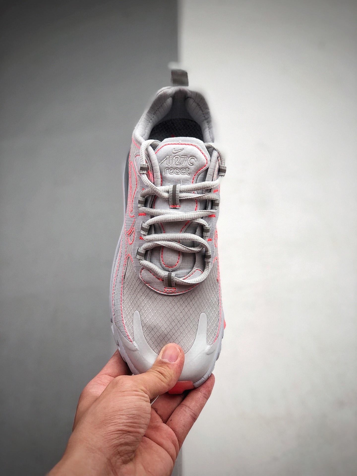 200 公司级 Nike React Air Max 270 React 高桥盾网纱系列机能半气垫跑步鞋货号CQ6549-100