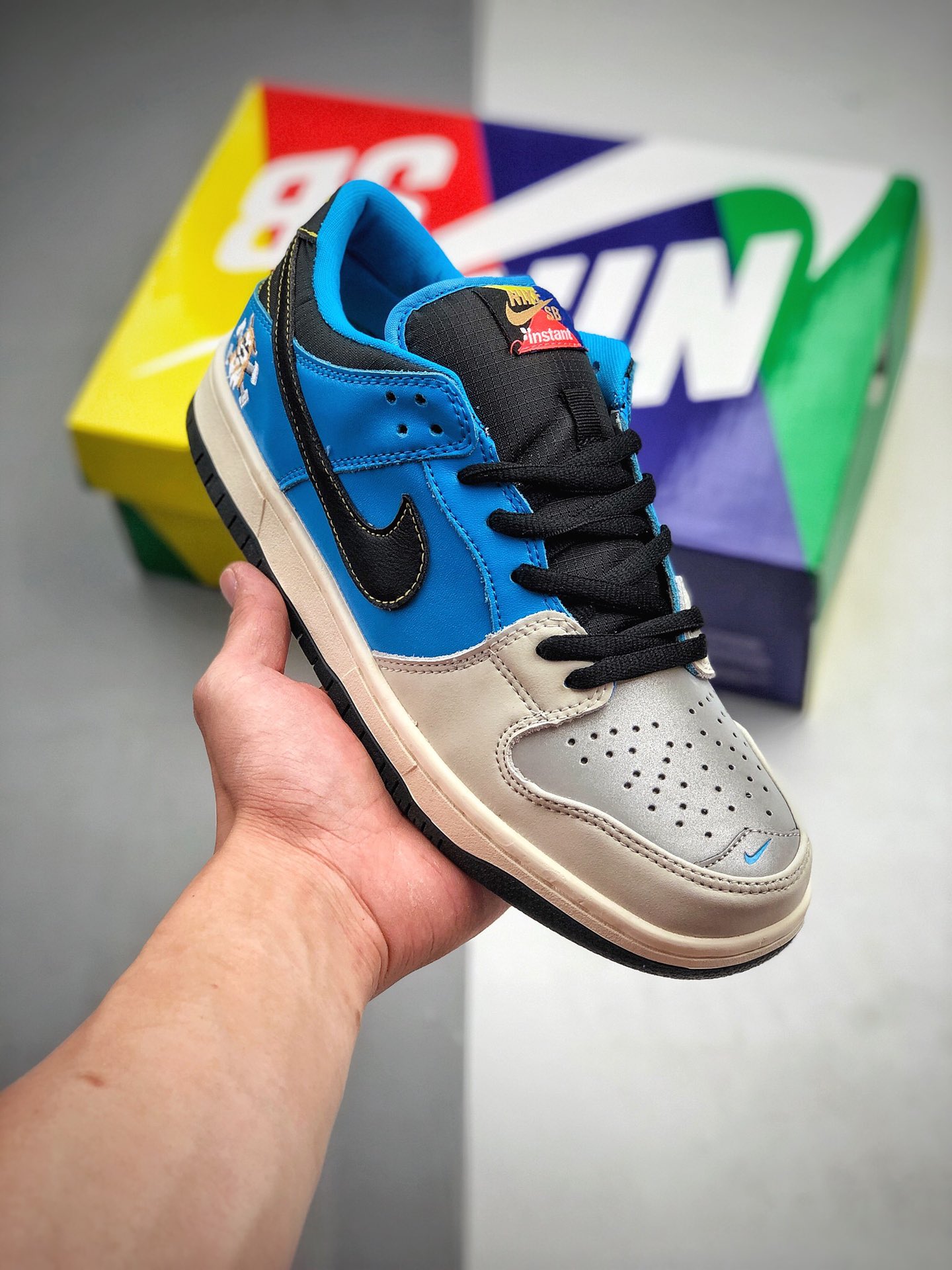 190 Instant Skateboard x Nike Dunk SB Low 与日本知名滑板店铺携手联名 货号：CZ5128 400