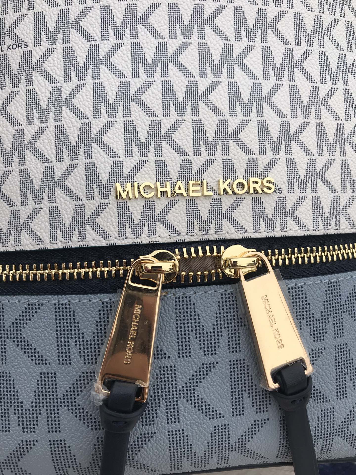 Michael Kors MK背包2拼皮3拼色。 A