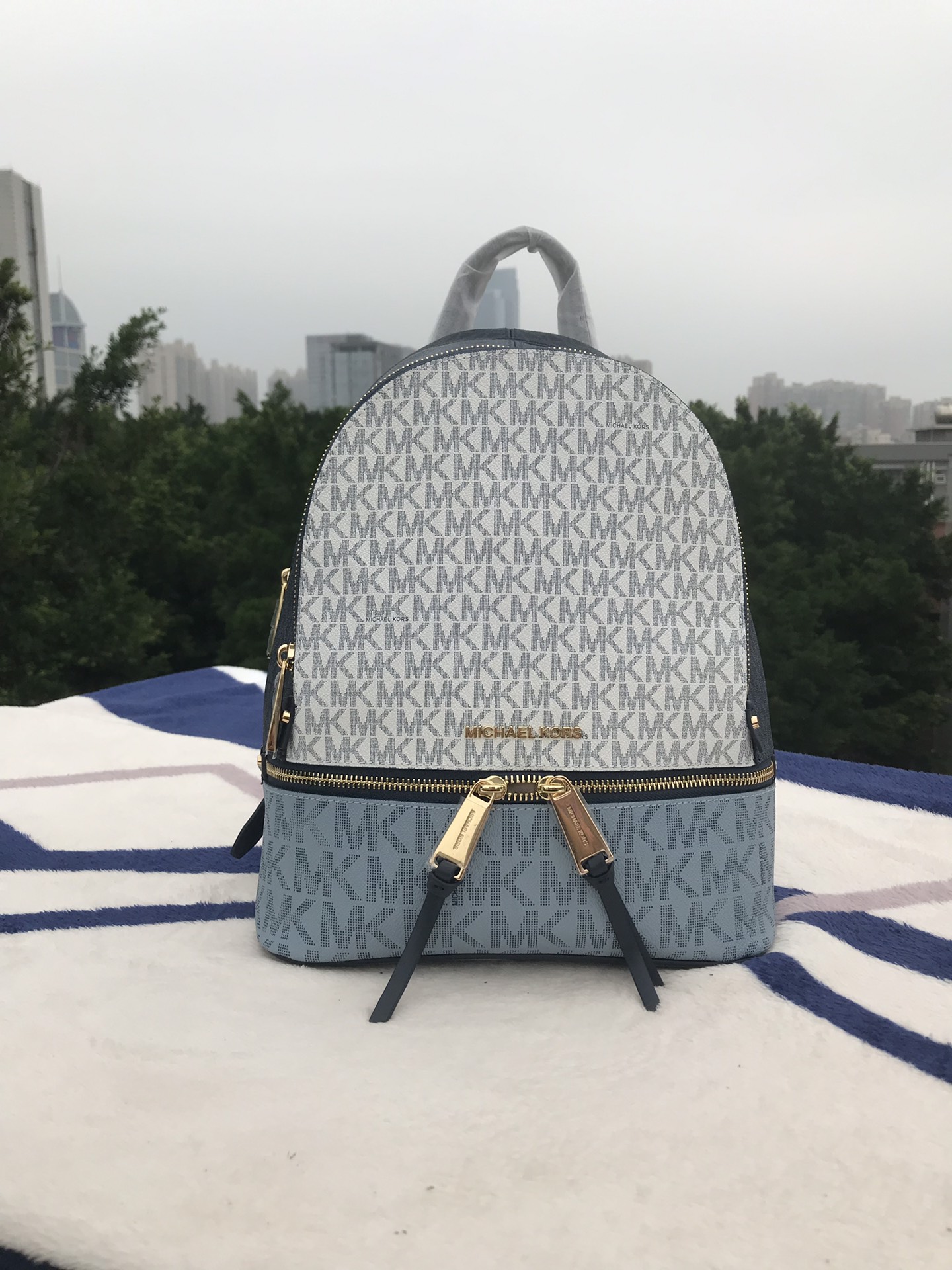 Michael Kors MK背包2拼皮3拼色。 A