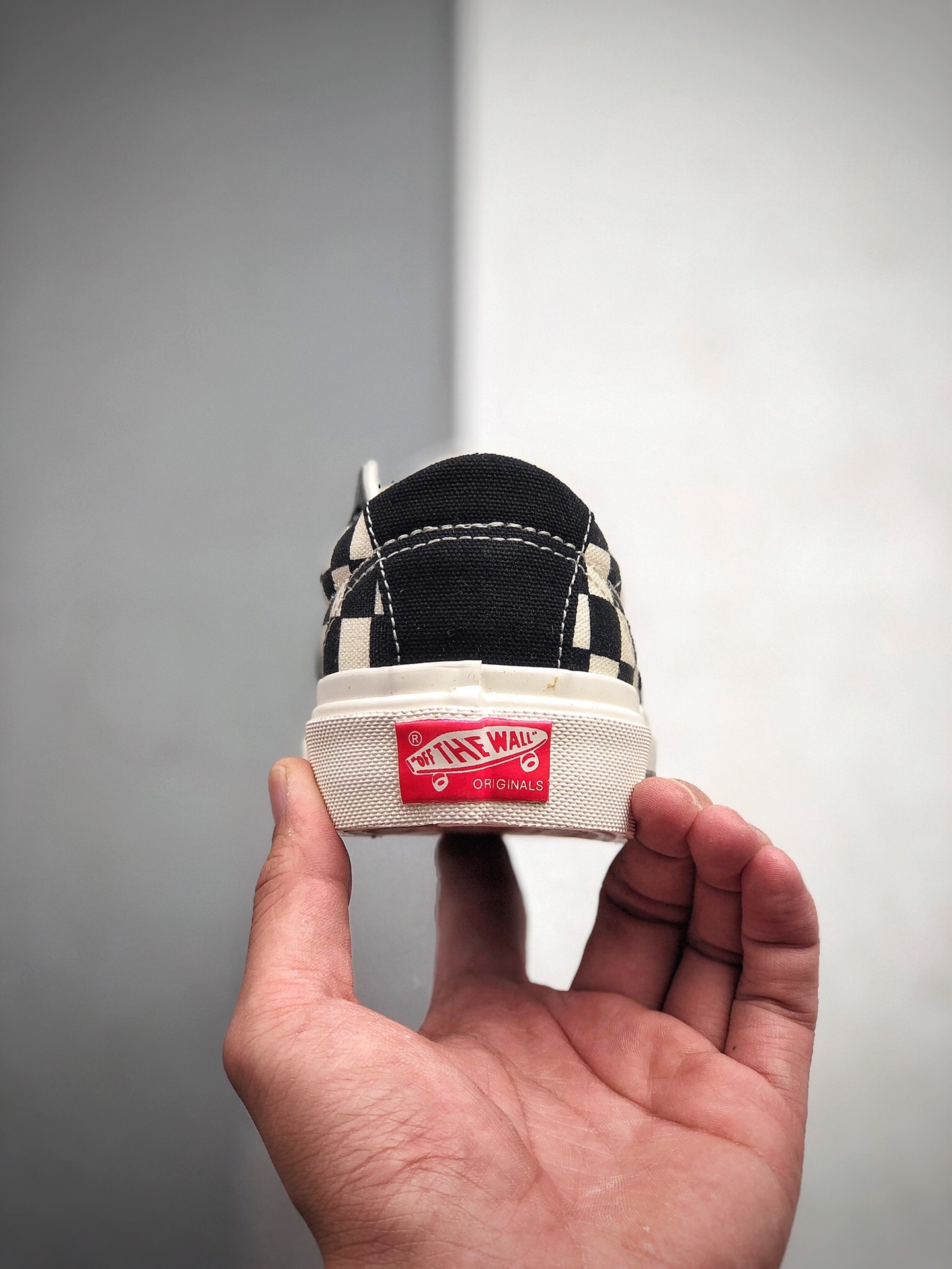 160 Vans Vault  OG Sid LX 黑白棋盘格低帮复古高端鞋款 融合黑白棋盘格和纯黑色块 VN0A4U13XC8