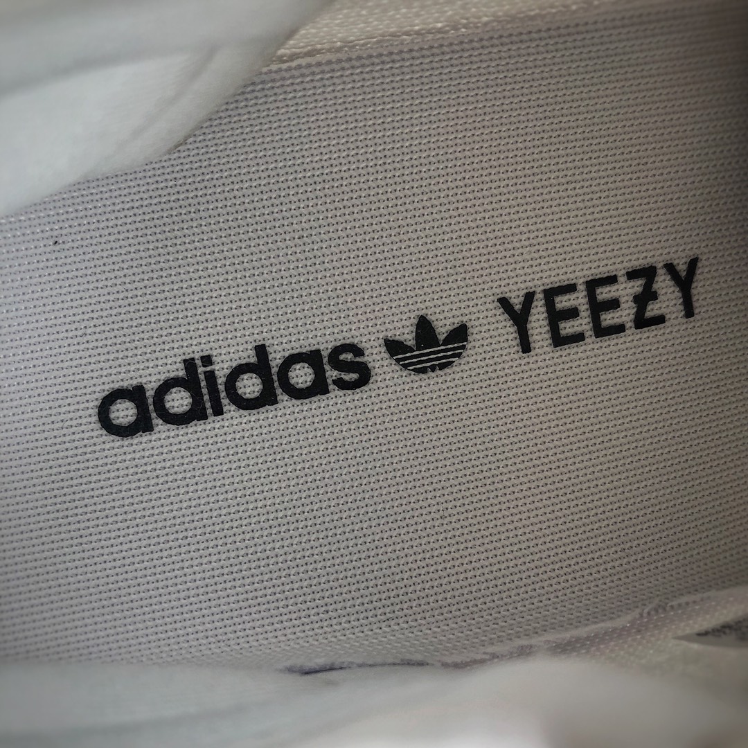 290  350V2 全白 阿迪达斯 adidas yeezy booost 350V2 真爆爆米花运动跑步鞋货号： CP9366