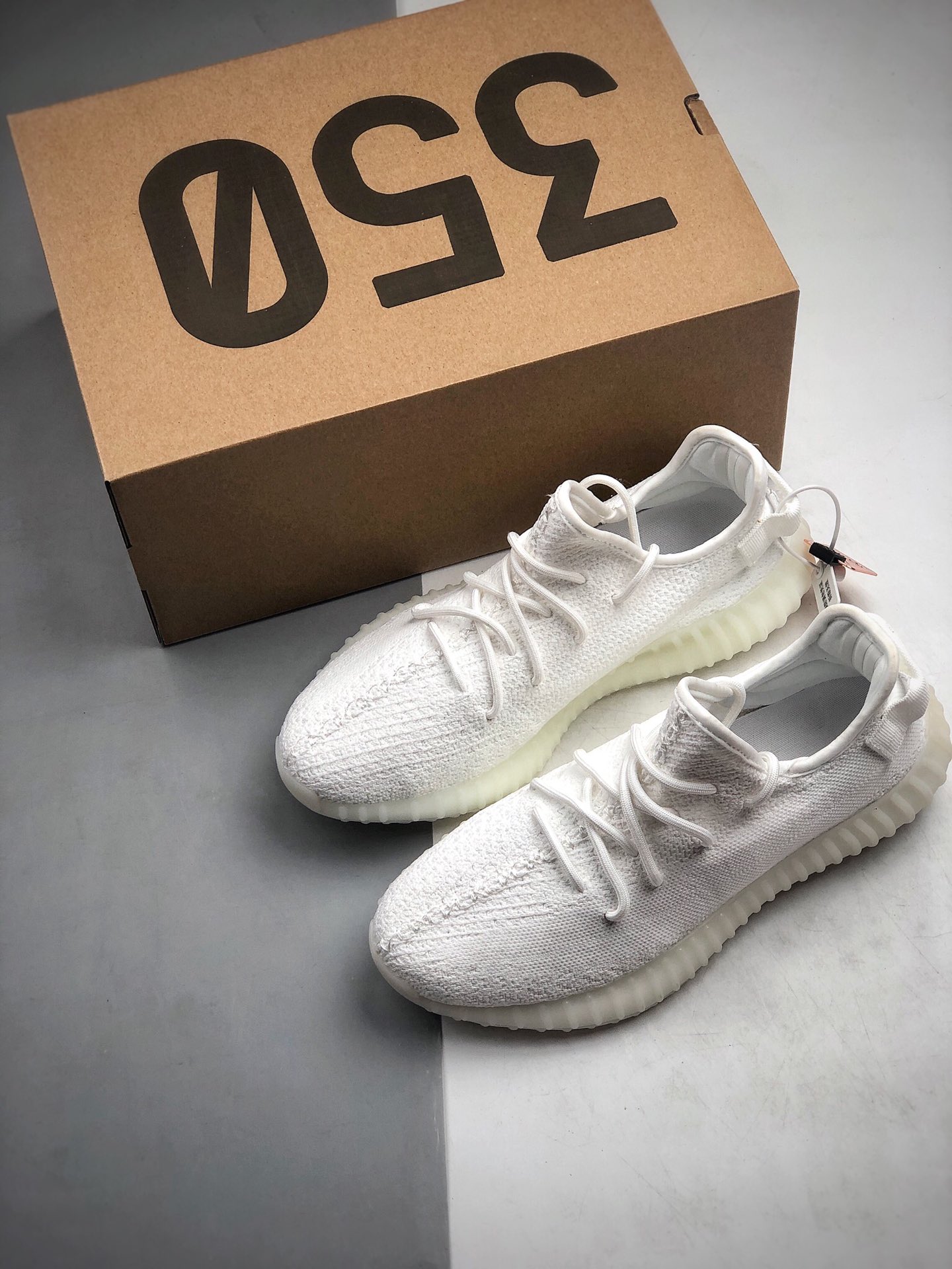 290  350V2 全白 阿迪达斯 adidas yeezy booost 350V2 真爆爆米花运动跑步鞋货号： CP9366