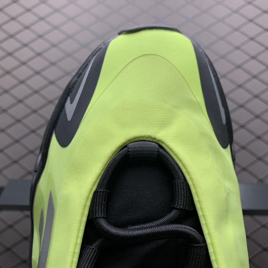 210 Adidas Yeezy 700 MNVN 3M反光 侃爷椰子700新配色 FV4443