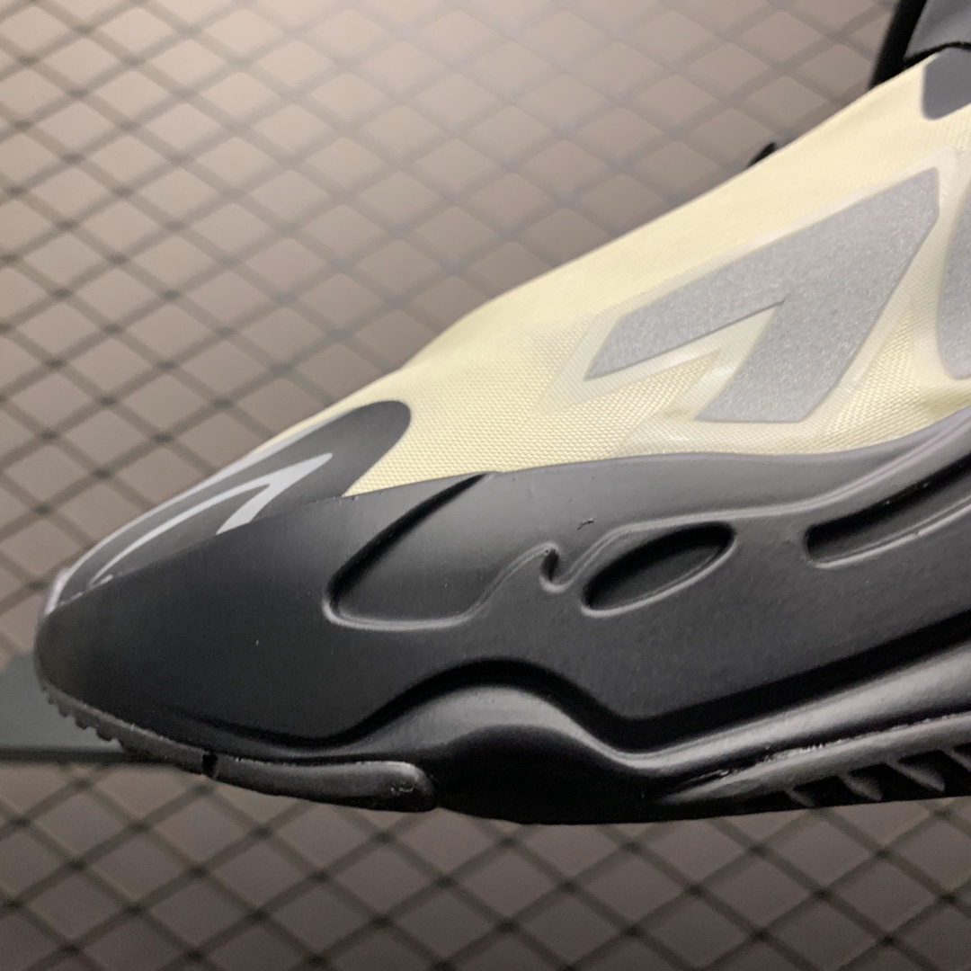 210 Adidas 阿迪达斯 Yeezy 700 MNVN 3M反光 侃爷椰子700新配色 FV3729