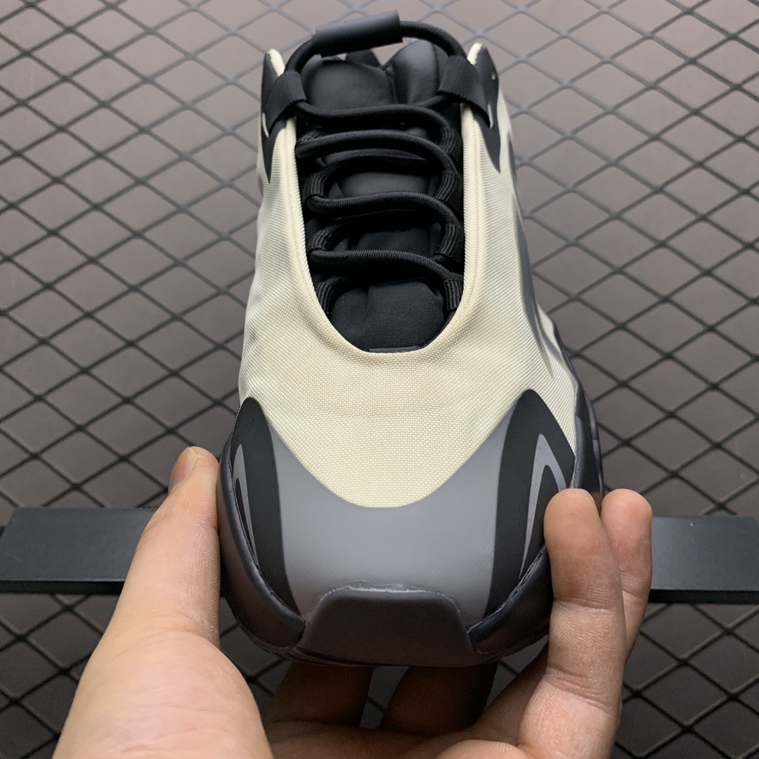 210 Adidas 阿迪达斯 Yeezy 700 MNVN 3M反光 侃爷椰子700新配色 FV3729