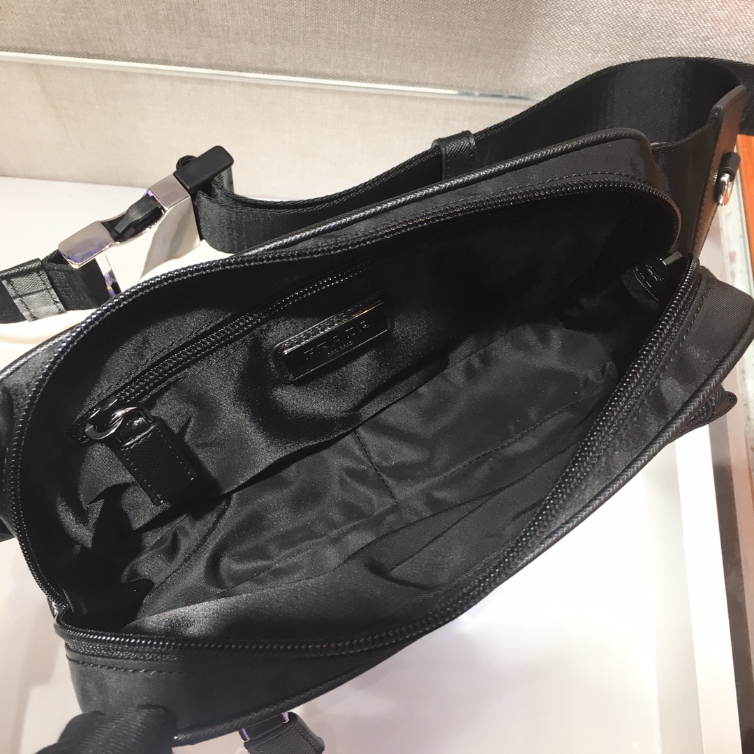 PRADA普拉达进口尼龙男女通用腰包/胸包2VL977