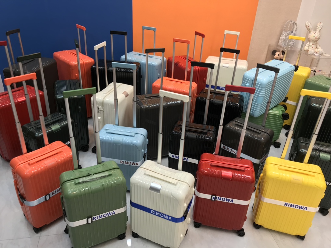 Chicas, chicos, aquí viene vuestra maleta de viaje imprescindible para el verano, combina con cualquier estilo y se ve …