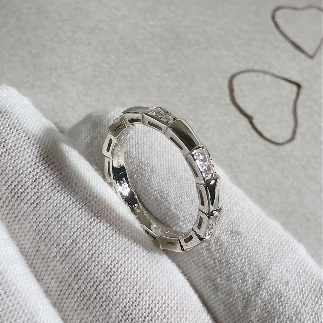 NO:669490,BVLGARI snake bone ring, developed by Z, half diamond, perfect details, steel seal, ready stock 6# 7# 8#,,bottega veneta,bvlgari,ring,Cardia high-end jewelry19860909BVLGARI蛇骨戒指 购z开发 半钻 细节完美 钢印字印齐 现货6# 7# 8#,,bottega veneta,bvlgari,ring,卡迪亚高端饰品,Jewelry