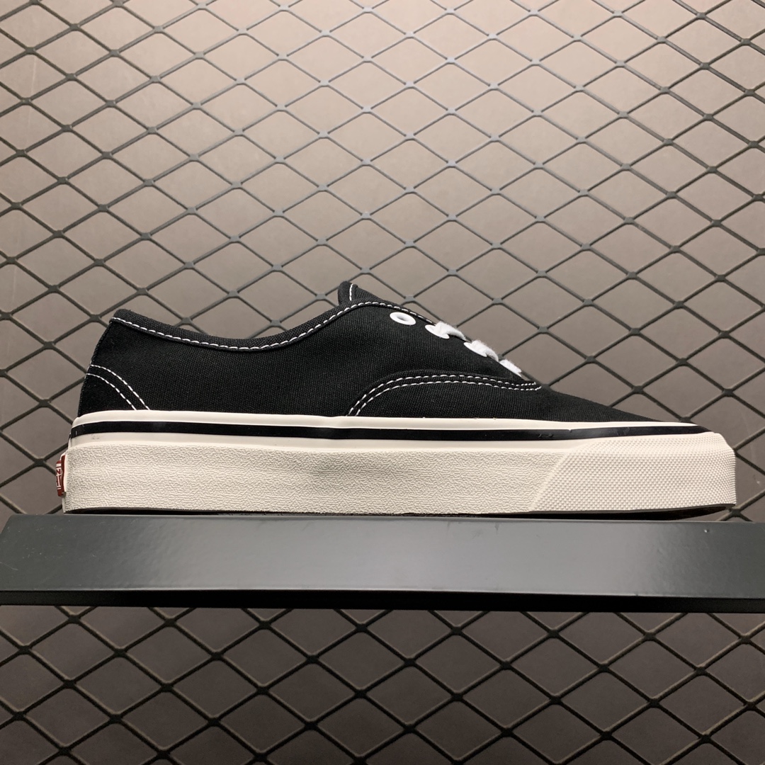 130 Vans 万斯 Authentic 经典低帮硫化休闲板鞋